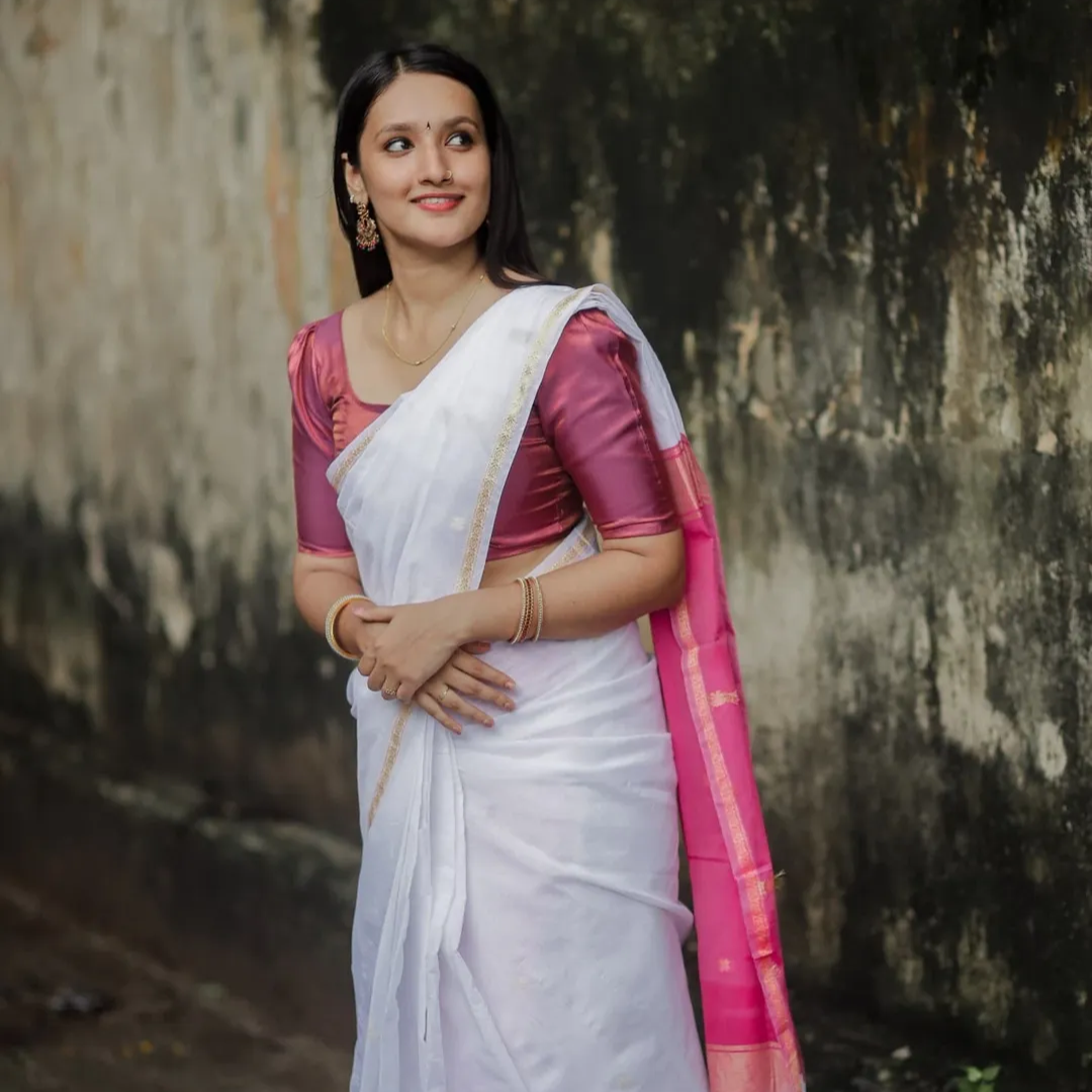 Elegance White with Pink color Maheshwari silk cotton saree