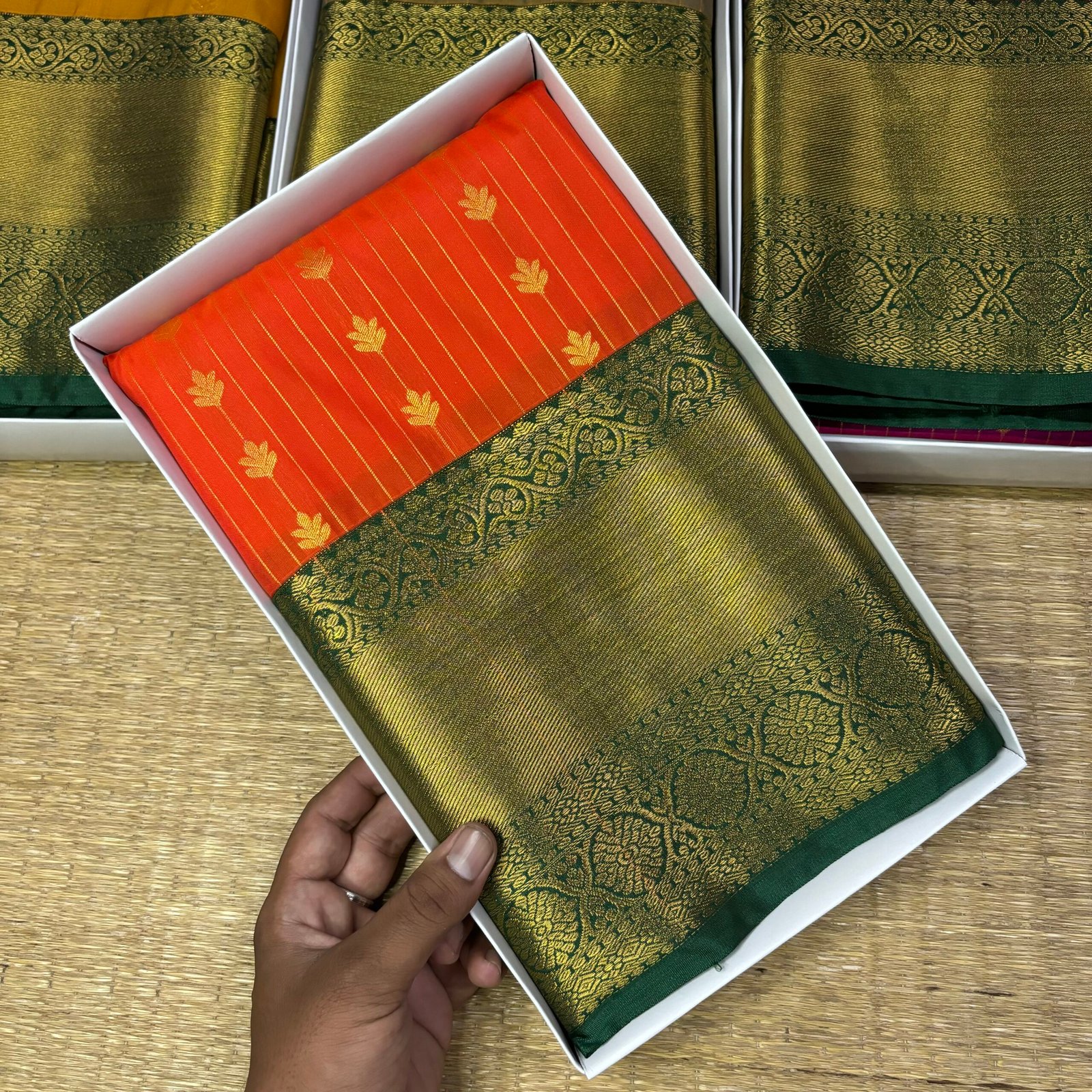 Kanjivaram Vaira oosi semi silk - Orange With BGreen