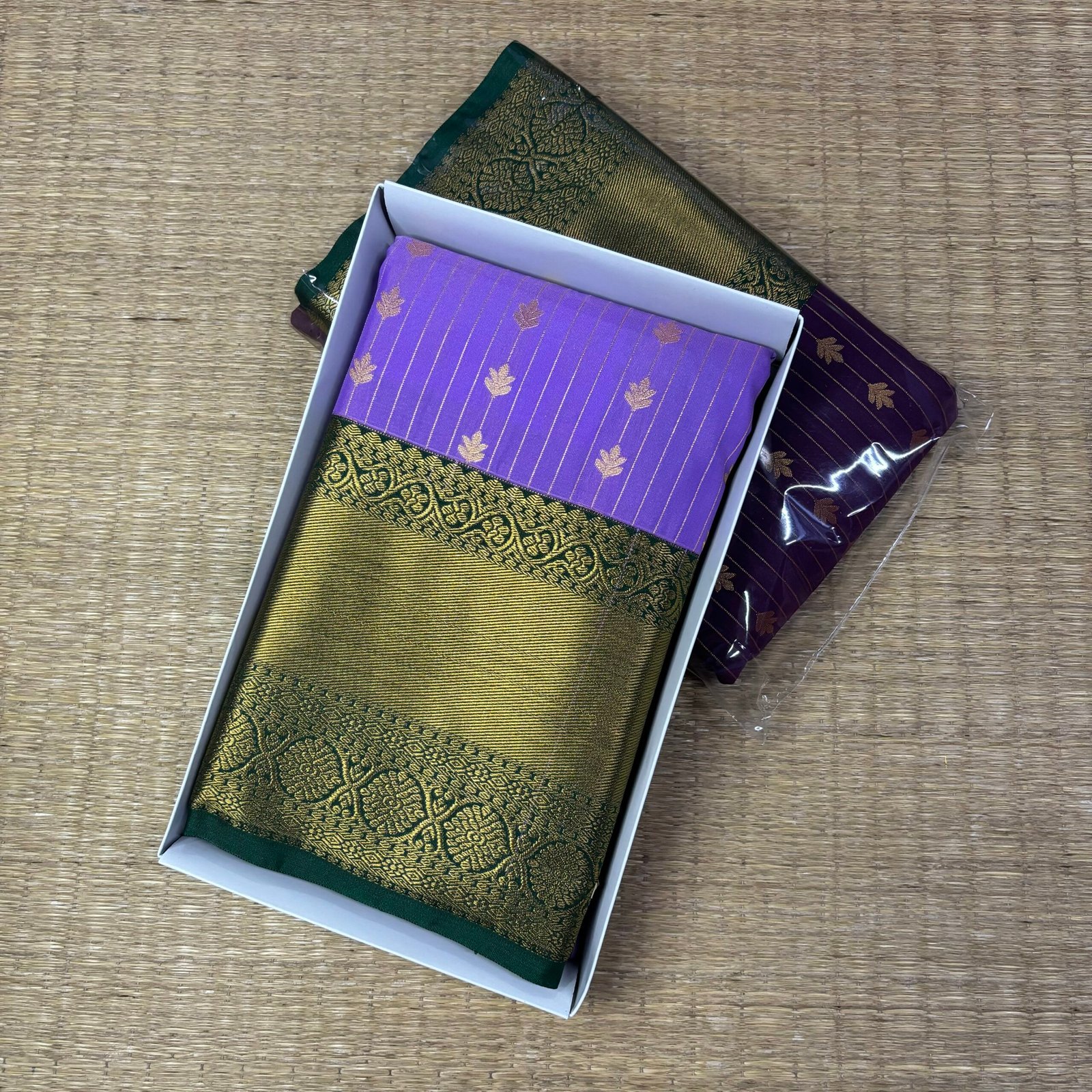 Kanjivaram Vaira oosi semi silk - Lavender With BGreen